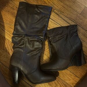 Low heel brown fall/winter boots